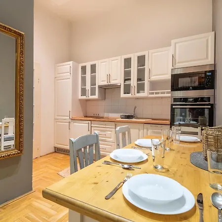 Chic Soho Near Opera