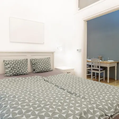 Chic Soho Near Opera