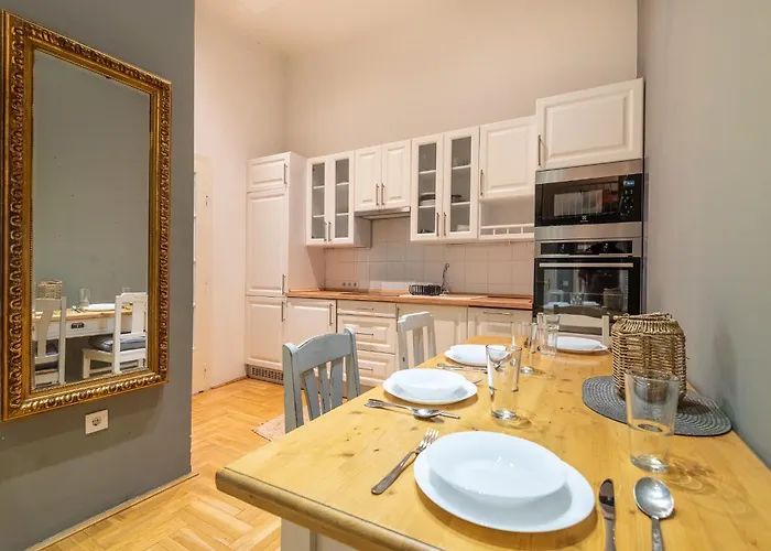 Chic Soho Near Opera