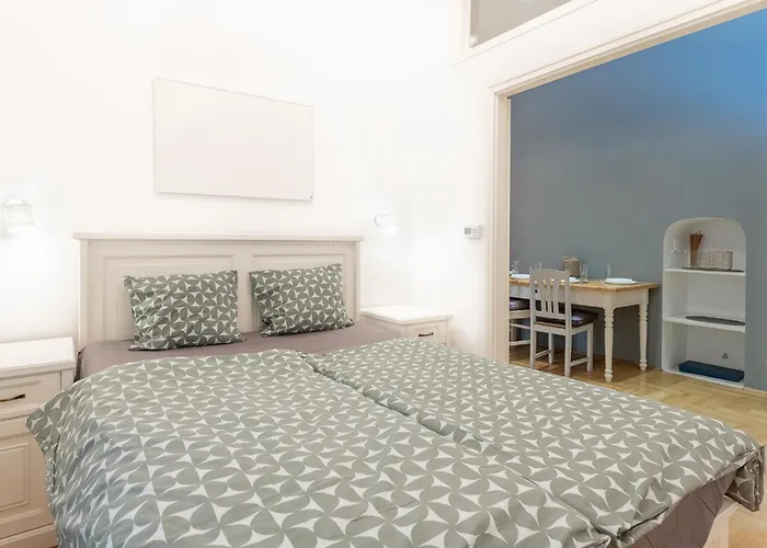 Chic Soho Near Opera