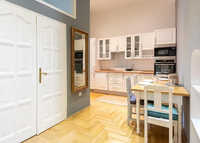 Chic Soho Near Opera Apartament